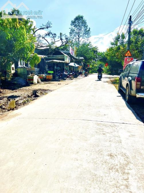 ĐẤT VƯỜN CÓ THỔ CƯ 2069M2 CÓ 100M2 THỔ CƯ GẦN 90M MẶT TIỀN BÊ TÔNG CHỈ 1TY450
