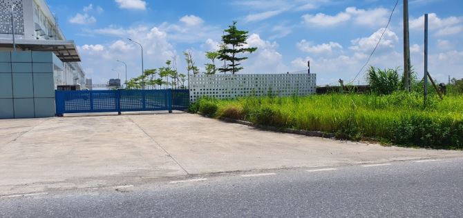 Cty cần bán 4 ha đất sxkd có sổ đỏ, san lấp, 2 mặt đường,sát KCN Thăng LongII, 2,4tr/m2 - 3