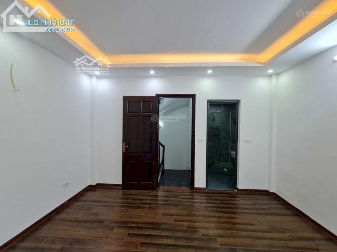 Bán nhà đường Ngô Gia Tự, hàng xóm khu đô thị Việt Hưng, 33m², 2,4 tỷ