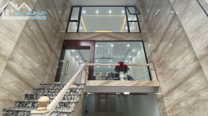 Vỉa hè! Phân Lô! 3 ô tô tránh! Mặt ngõ Nguyên Hồng 100m2, 8 tầng, mt5m.