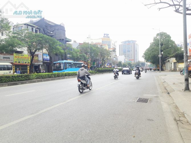 Bán nhà mặt phố Hoàng Quốc Việt, quận Cầu Giấy 660 m 3 tầng, mặt tiền 30m, 209 tỷ - 2