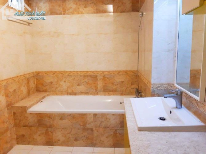 Hẻm XE HƠI CỬU LONG P2 TÂN BÌNH 122M2 -4 TẦNG - 8PN 16 TỈ TL - 3