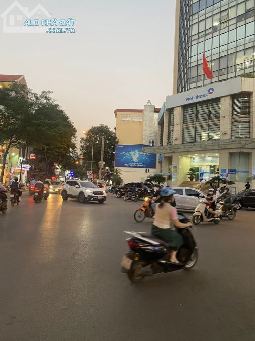 Bán  Nhà GIANG VĂN MINH - Lô Góc 2 mặt tiền ô tô. DT 130M2 x 8T. MT 12M. Thông tin chuẩn.