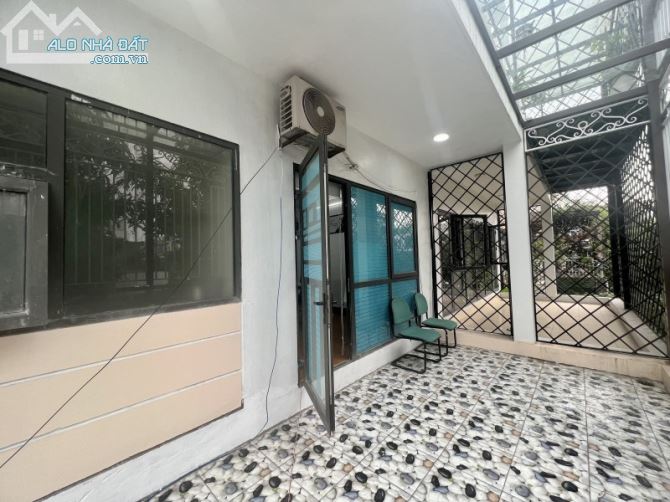 Bán BTLK Xuân Phương, NTL, Oto Tránh, KD, Vỉa Hè. 100m2x15 tỷ.