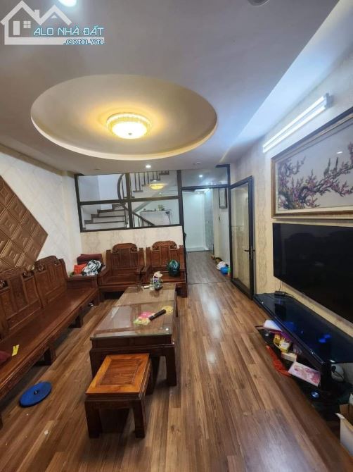 Bán gấp nhà mặt ngõ thông Hoàng Ngân 5 tầng 43m2 gần phố, nhà mới 2 thoáng 5,5 tỷ - 1