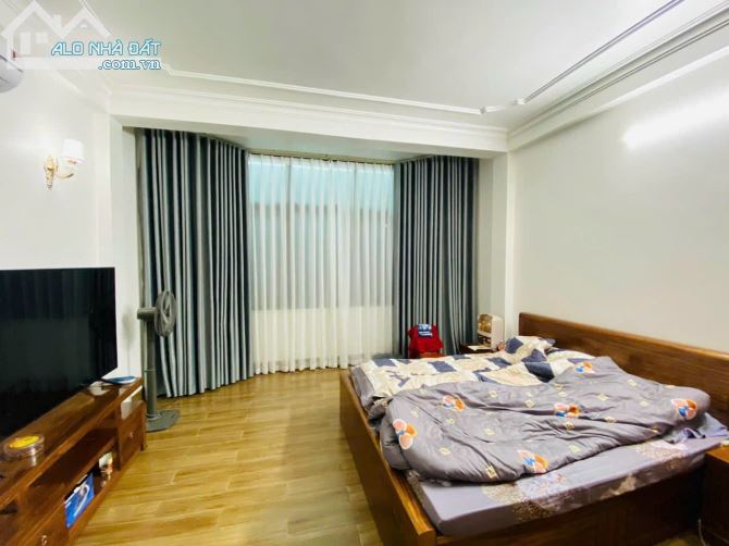 Bán gấp nhà mặt ngõ thông Hoàng Ngân 5 tầng 43m2 gần phố, nhà mới 2 thoáng 5,5 tỷ - 2