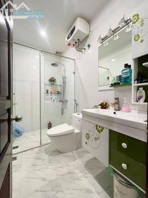 Bán gấp nhà mặt ngõ thông Hoàng Ngân 5 tầng 43m2 gần phố, nhà mới 2 thoáng 5,5 tỷ - 5