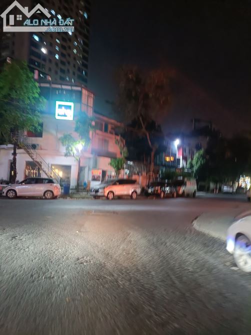 Bán Nhà Văn Khê 230m 4 tầng mt24m thang máy  ở siêu vip, KD, vị trí đẹp  nhất KV
