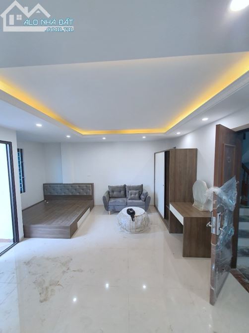 Bán CCMN Lương Thế Vinh, NTL, 120m2, 9 tầng thang máy, 38PKK, thu 2.5 tỷ/năm - 2