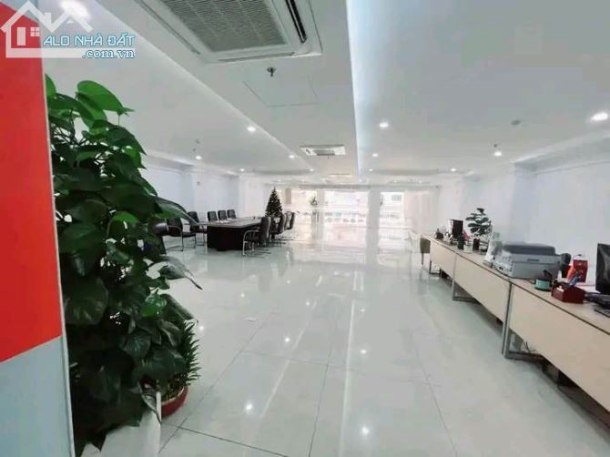 Bán tòa nhà văn phòng 15 tầng phố Lý Thường Kiệt, Hoàn Kiếm, chỉ 440 tỷ.