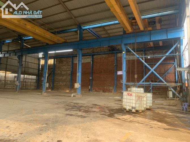 Kho xưởng Dĩ An Bình Dương 2400m² đường cont sẵn cẩu trục làm đa nghề