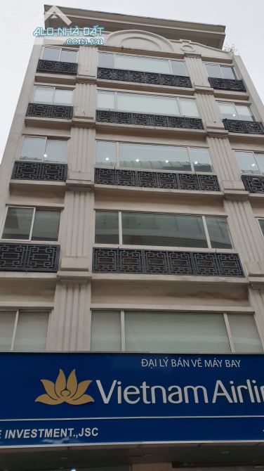 Bán tòa nhà Văn phòng 9 tầng phố Hoàng Cầu, Đống Đa. 235 m2 x MT 9,3m. Giá 99 Tỷ.