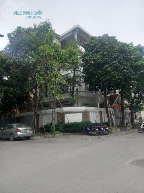 Bán biệt thự Lô Góc phố Hàm Nghi, KĐT Mỹ Đình 1,lô góc 2 mặt tiền, diện tích 150m2, 4 tầng