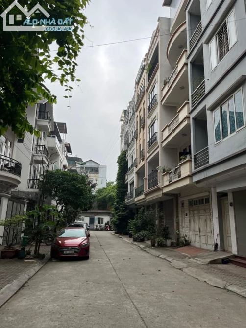 Bán nhà phân lô Văn Cao, Ba Đình, ô tô tránh, vỉa hè, giá 21.7 tỷ