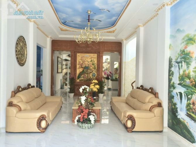 Bán siêu biệt thự cực đẹp hẻm Vip Cách Mạng Tháng 8, Q.Tân Bình. DT: 340m2, giá 52T - 1