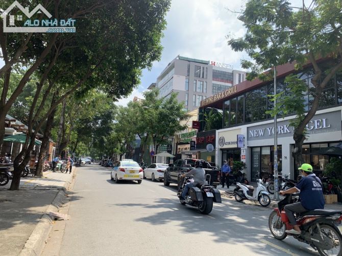 Kẹt bank! Bán Villa Xuân Thuỷ, Thảo Điền, Quận 2. DT ngang 25m,dài 40, cn 800m2, 75 tỷ