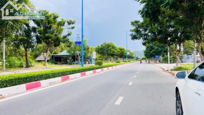 Mặt tiền đường 36m – Nguyễn Văn Linh – DT 117m2 – 6,08x19m - 4tỷ
