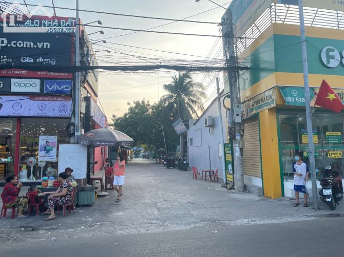 - Bán lô đất mặt tiền Huỳnh Thúc Kháng, ngay chợ Mũi Né, Phan Thiết, Bình Thuận