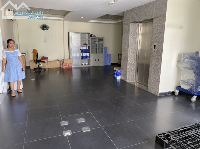Cho thuê biệt thự 8x26 3 lầu có thang máy đường 3 Tháng 2, Quận 10