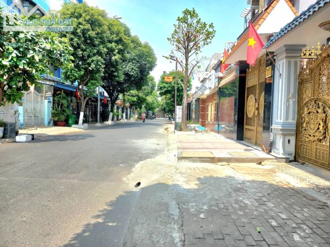 Cần bán Biệt Thự Mặt Tiền Nội Bộ 8met Tạ Quang Bửu , P4 Quận 8