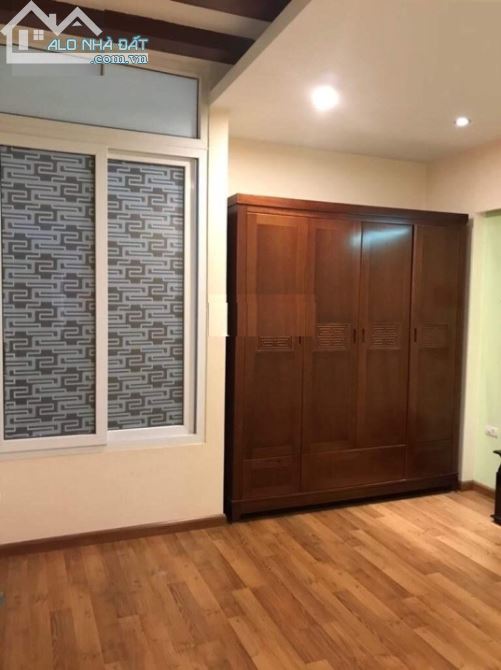 Cho thuê nhà ngõ 5 đường Hoàng Quốc Việt, Diện tích 50m2 x 4 tầng, nhà đẹp đủ điều hòa - 4