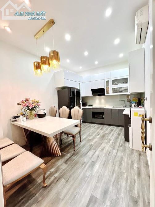 BÁN NHÀ PHÂN LÔ HOÀNG CẦU ĐỐNG ĐA Ô TÔ KD 65M x 5T MT 5 giá 15 tỷ 5
