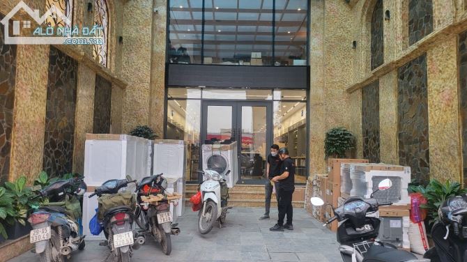 💥 Tòa Văn phòng Mặt phố Nguyễn Trãi, 180m2 6T Thang máy, MT 7.2m, Chỉ 72 Tỷ 💥