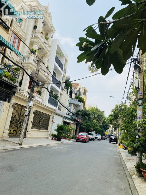 Bán biệt thự hẻm 26 Nguyễn Minh Hoàng quận Tân Bình, DT 8x18m, hầm 3 lầu, giá chỉ 29.8 tỷ - 1