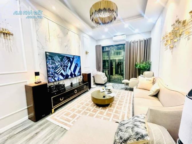 BÁN NHÀ PHÂN LÔ HOÀNG CẦU ĐỐNG ĐA Ô TÔ KD 65M x 5T MT 5 giá 15 tỷ 5 - 2