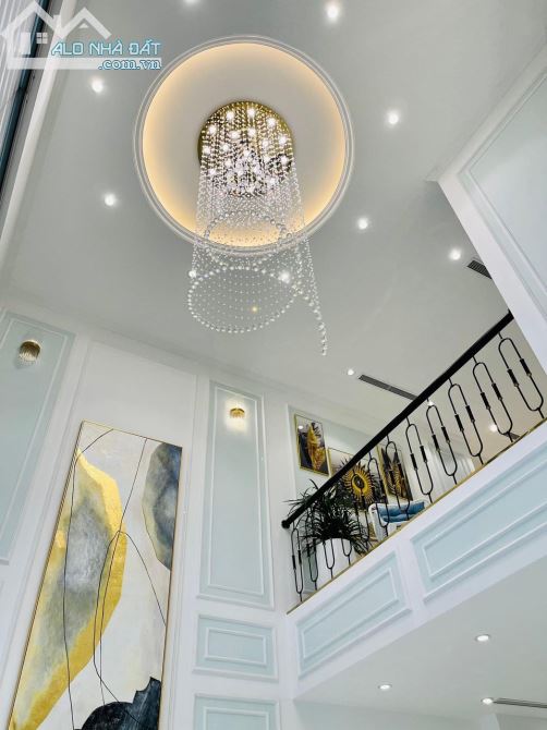 BÁN LIỀN KỀ NGÃ TƯ SỞ ROYAL CITY KINH PALACE KINH DOANH