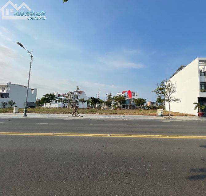 Cần bán lô đất 2 mặt tiền đường Mậu Thân - phố biển Ocean Dunes tp. Phan Thiết.