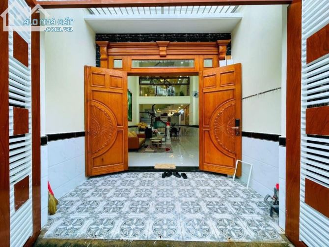 bán gấp nhà Đường Nguyễn Văn Tăng.p Long Thạnh Mỹ Q9,67m2,4tầng,6,5 tỷ