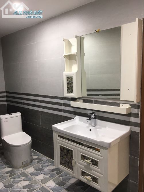 Bán nhà HXH 440/ Thống Nhất, DT 4,68x18m, 4 tầng, DCT 27 triệu, giá 8,2 tỷ - 1