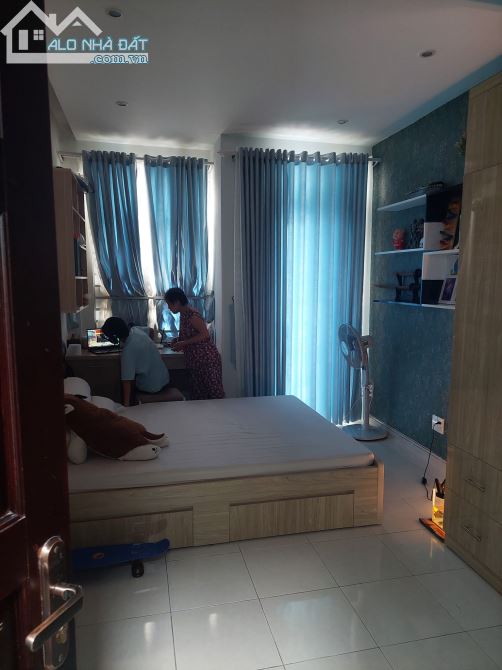 Kẹt ngân hàng, bán nhanh nhà Quận 10, gần công viên Lê Thị Riêng, chỉ 6 tỷ 800 - 2