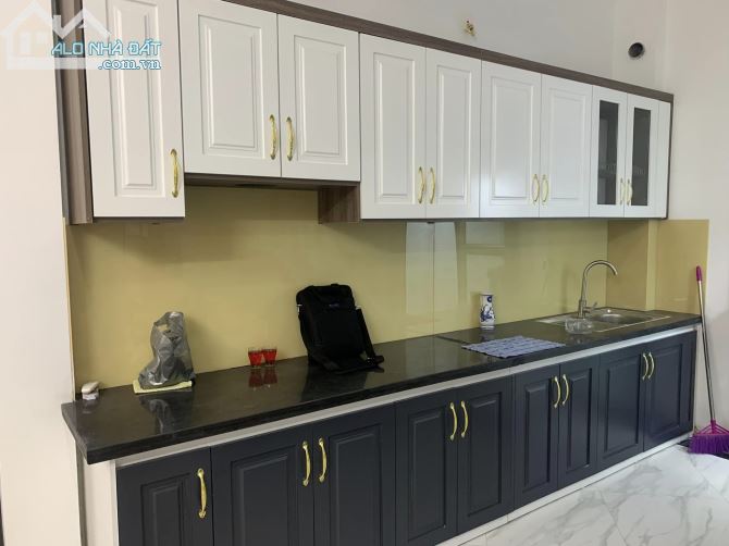 Bán nhà ngõ 147B Tân Mai, 30m,5 tầng, mới xây, giá 3 tỷ - 3