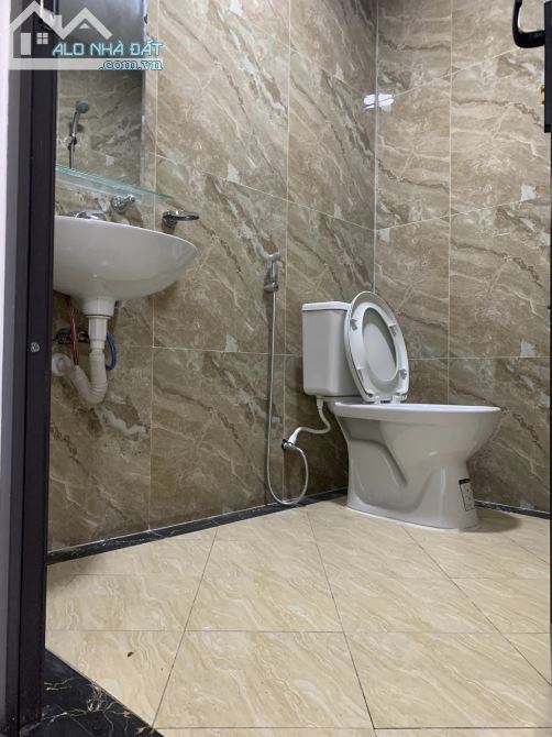 Bán nhà ngõ 147B Tân Mai, 30m,5 tầng, mới xây, giá 3 tỷ - 5