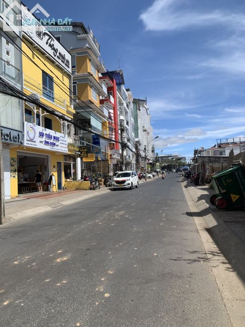 KHÁCH SẠN NGAY CHỢ ĐÊM ĐÀ LẠT, NGUYỄN CHÍ THANH, P.1, NGANG 13M, ĐÃ HOÀN CÔNG, 16 TỶ
