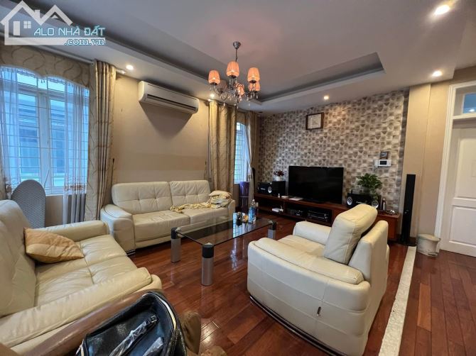 Bán biệt thự KĐT Sài Đồng 225m² , MT 14m, 4 tầng, view hồ, vỉa hè, kinh doanh. - 1