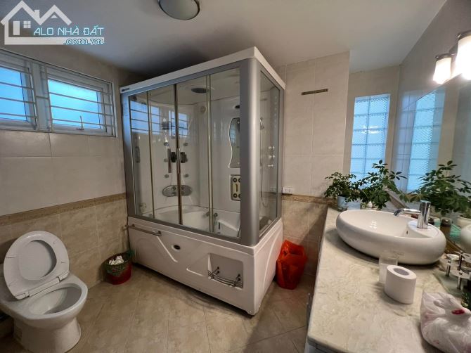 Bán biệt thự KĐT Sài Đồng 225m² , MT 14m, 4 tầng, view hồ, vỉa hè, kinh doanh. - 2