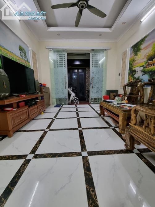 Bán nhà ngõ 252 Lĩnh Nam, 34mx5 tầng, nhỉnh 3 tỷ - 2