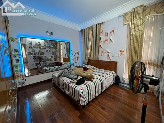 Bán biệt thự KĐT Sài Đồng 225m² , MT 14m, 4 tầng, view hồ, vỉa hè, kinh doanh. - 3