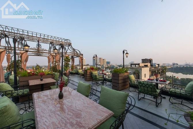 Khách sạn phố Cổ - Chủ vay bank 150 Tỷ - 320m2 - MT 10m - 285 tỷ, doanh thu 60 tỷ/năm