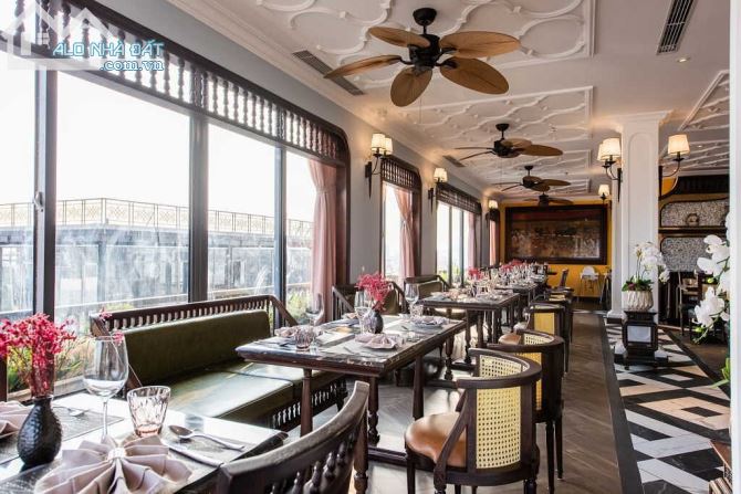 Khách sạn phố Cổ - Chủ vay bank 150 Tỷ - 320m2 - MT 10m - 285 tỷ, doanh thu 60 tỷ/năm