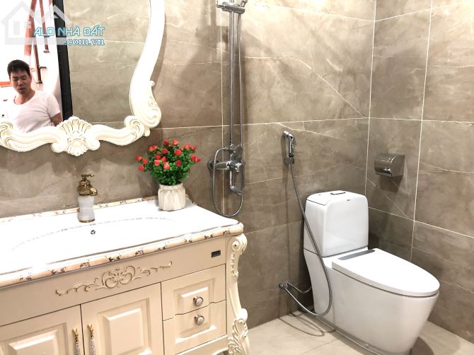 BÁN NHÀ KIM NGƯU HAI BÀ TRƯNG 70M2 -5 T - 10,5 TỶ Ô TÔ ĐỖ CỬA - 5