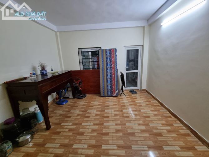 Bán nhà ngõ 252 Lĩnh Nam, 34mx5 tầng, nhỉnh 3 tỷ - 5