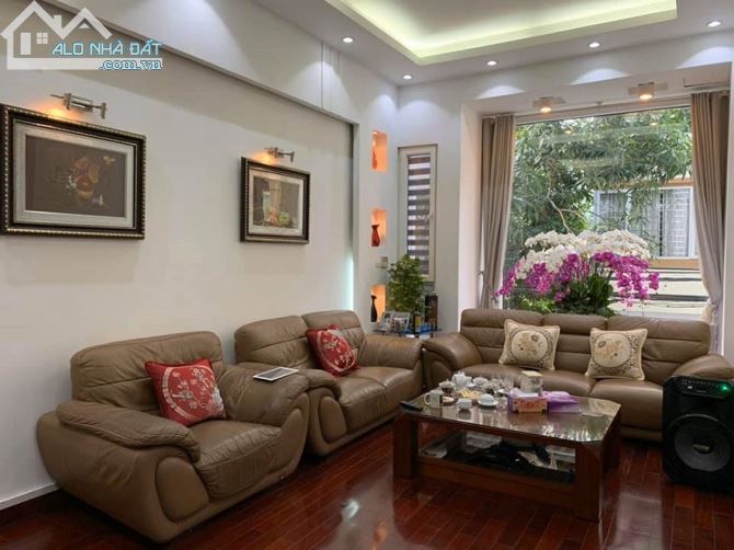 BÁN NHÀ PHỐ NGUYỄN VĂN CỪ 83M, 4 TẦNG, MT 5M5. PHÂN LÔ ÔTÔ TRÁNH, KD. GIÁ 12.5 TỶ