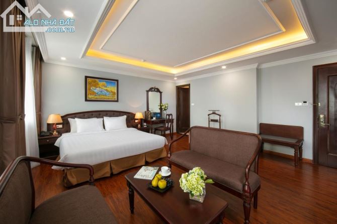 Bán khách sạn tại Đỗ Quang, Cầu Giấy 225m2, 9 tầng, MT 30m, lô góc. Giá 67.9 tỷ