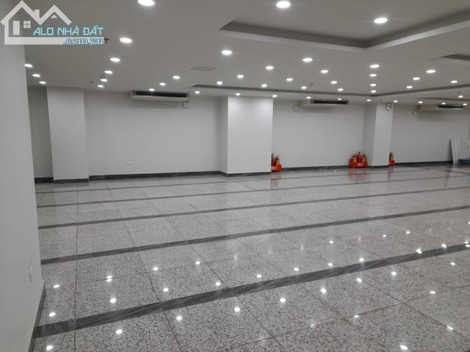 Bán tòa văn phòng mặt phố Võ Chí Công 400m2*10 tầng + 1 hầm, mặt tiền 12m, nhà mới,139 tỷ - 1