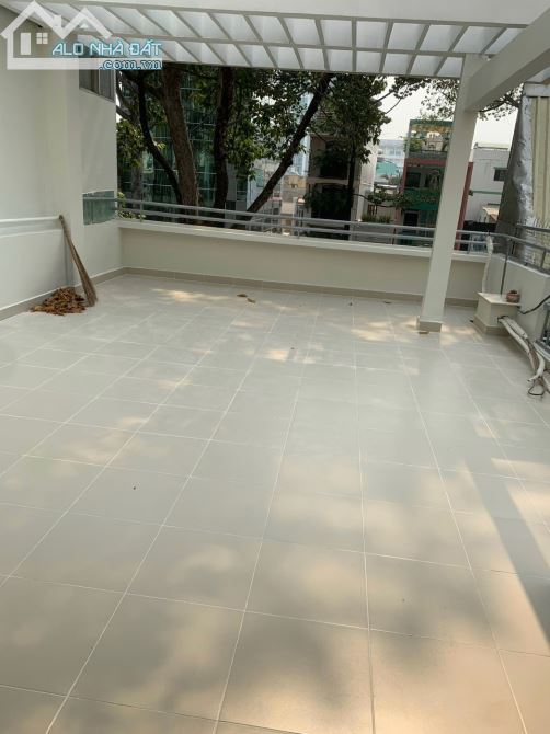 Nhà 4 Lầu Hướng Đông Nam DT:4.1x16.5m 322 Trần Hưng Đạo,Q1_HĐT:80Tr/Tháng_Giá 31 Tỷ TL - 4