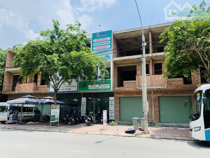 Bán nhà thô 1 trệt 2 lầu mặt tiền N4 đối diện trường Song Ngữ, phường Bửu Long giá 6 tỷ - 6
